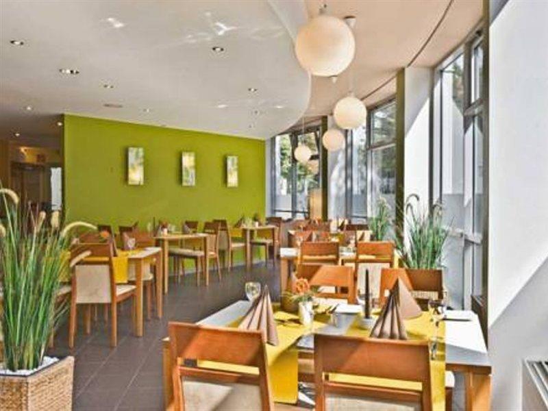 Victor's Residenz-Hotel Berlin Tegel Buitenkant foto