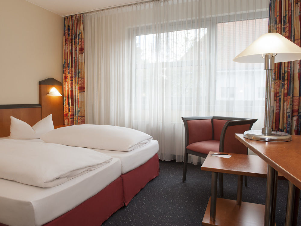 Victor's Residenz-Hotel Berlin Tegel Buitenkant foto