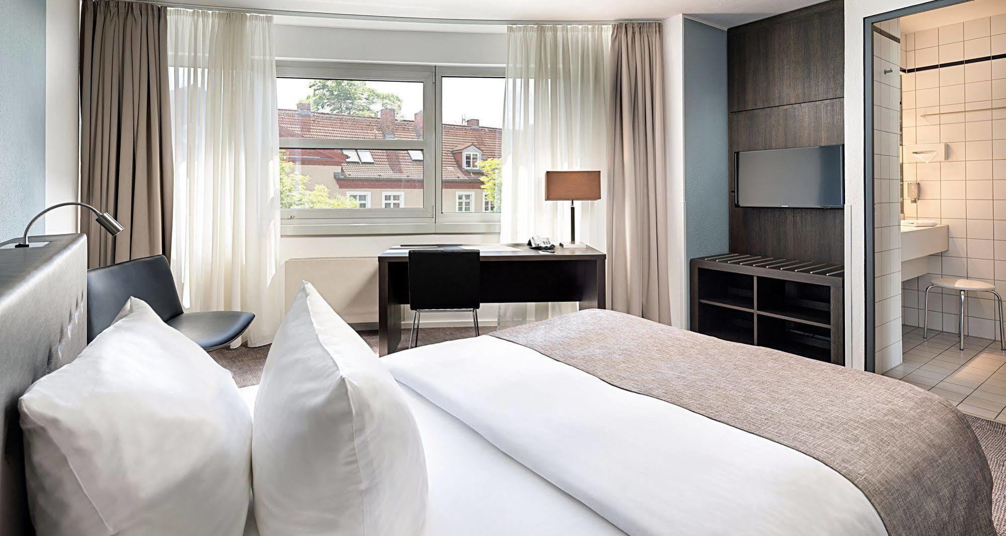 Victor's Residenz-Hotel Berlin Tegel Buitenkant foto