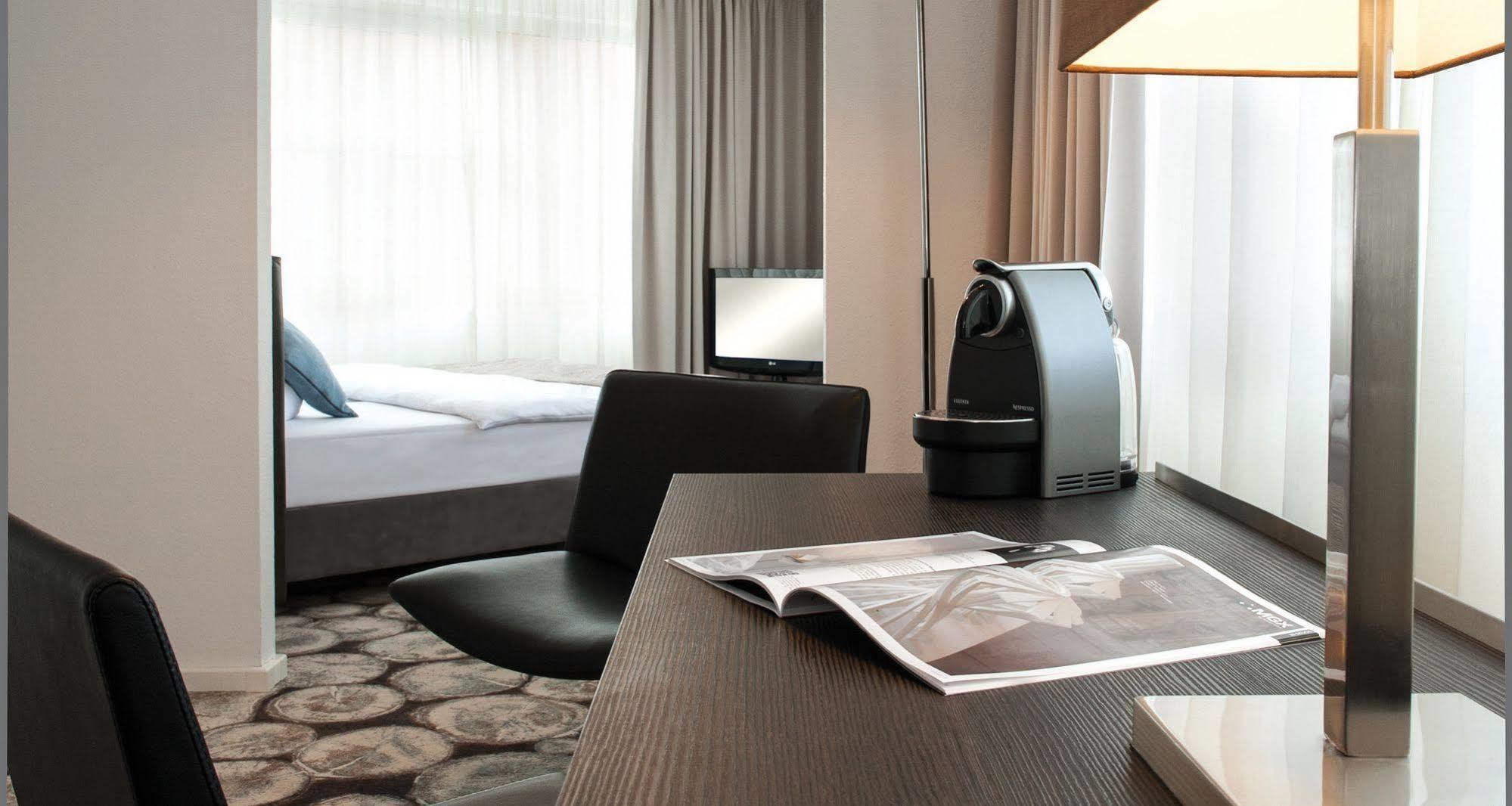 Victor's Residenz-Hotel Berlin Tegel Buitenkant foto