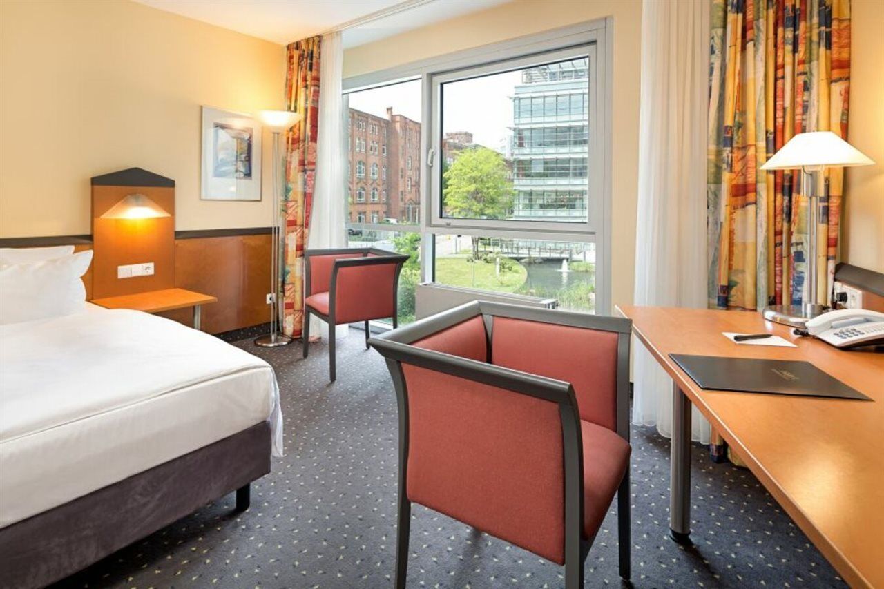Victor's Residenz-Hotel Berlin Tegel Buitenkant foto
